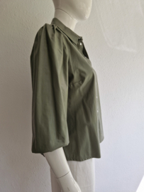 And Co Woman blouse Hellen. Maat L. Olijfgroen/vegan leer.