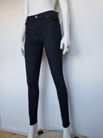 7 for All Mankind  skinny. Mt. 28, Zwart