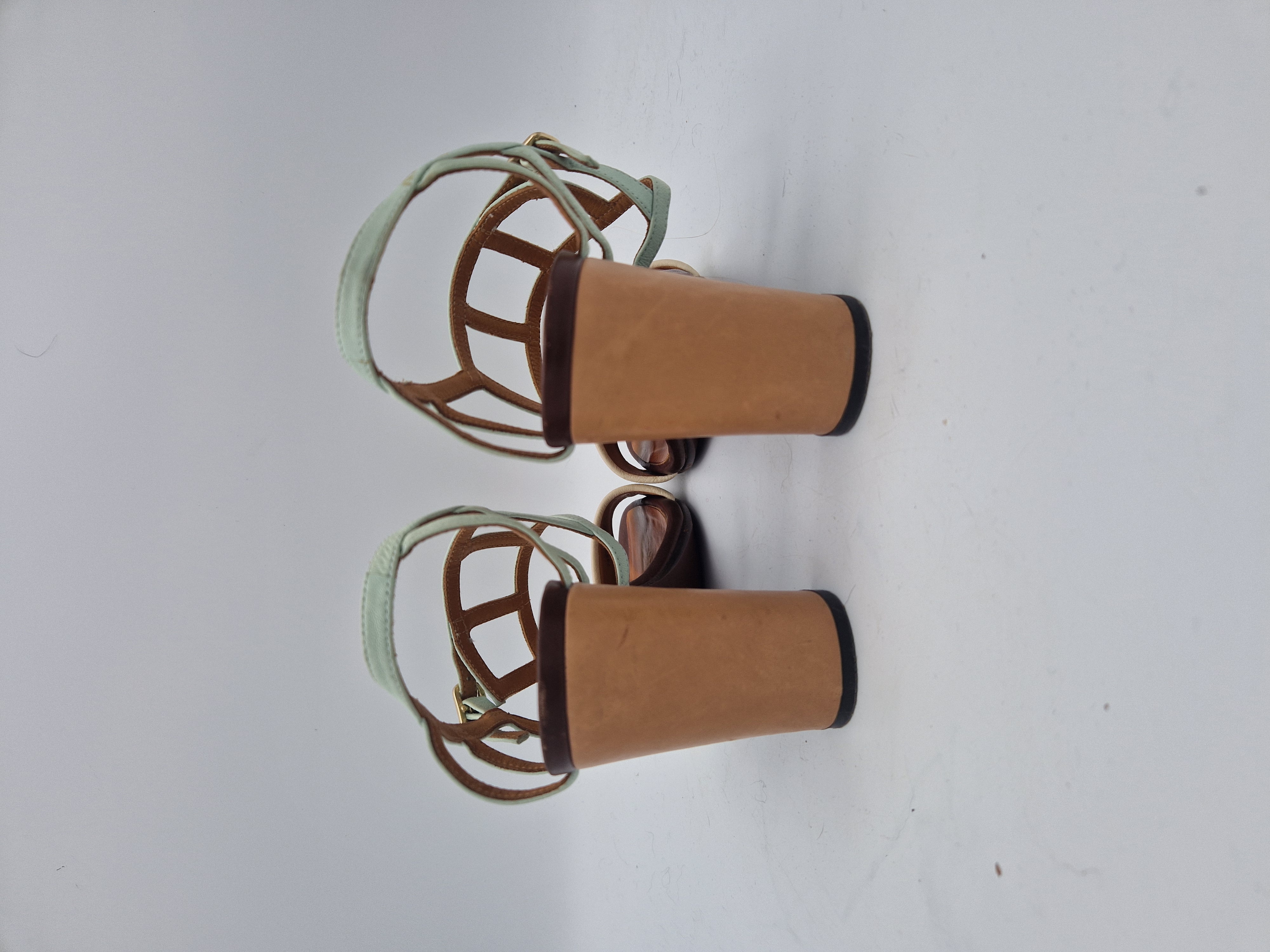 Chie Mihara sandalen met hak. Maat 40, Mintgroen/crème.