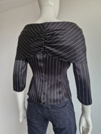 Emporio Armani top. Maat 10. Zwart/krijtstreep.