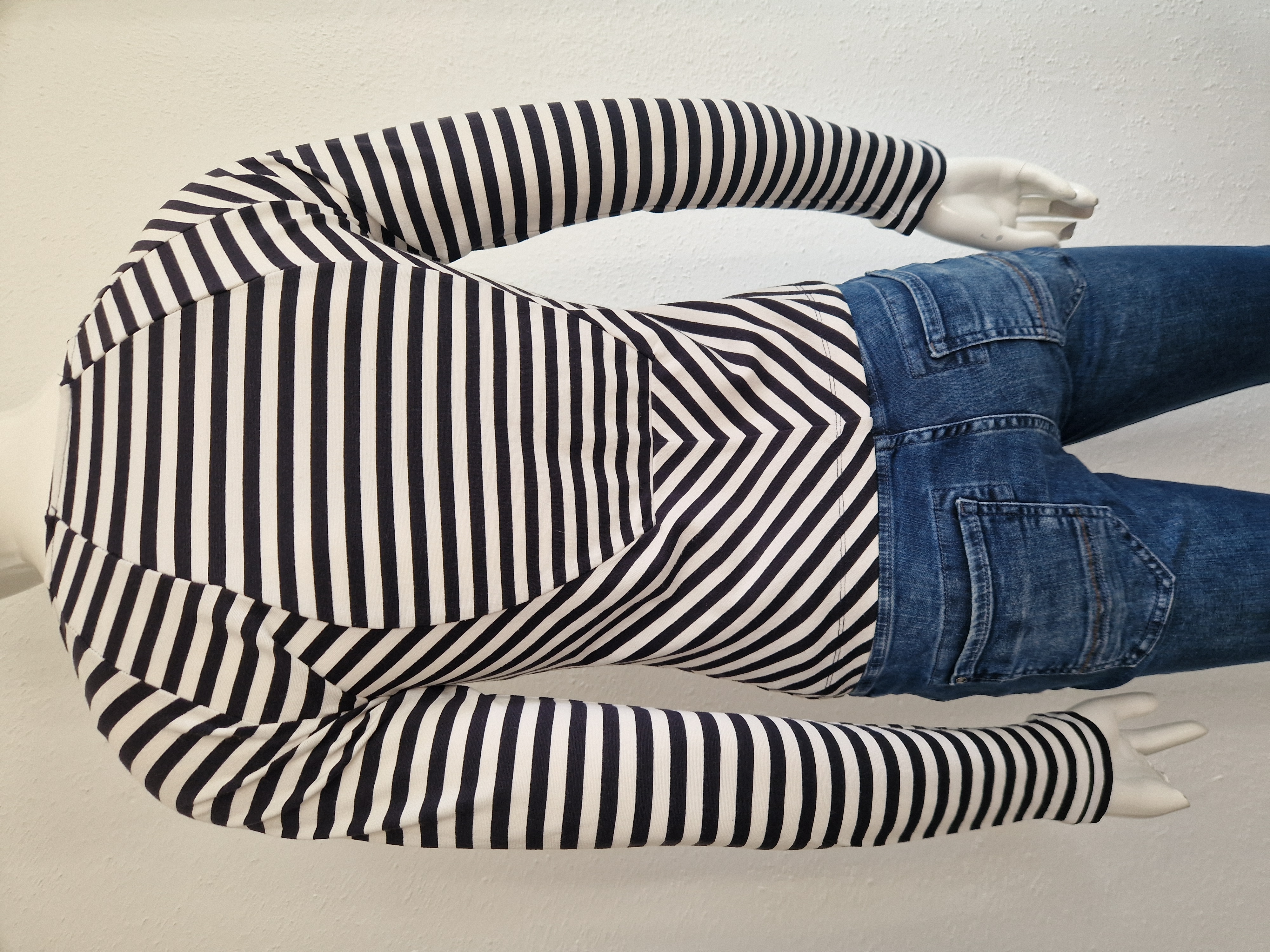 Juffrouw Jansen vest. Maat 36, Zwart/wit gestreept.