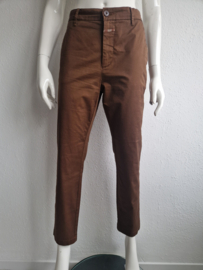 Closed pantalon. Maat 30, Bruin