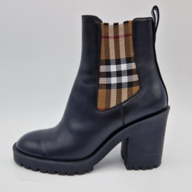 Burberry Chelsea Heeled Boots. Maat 37, Zwart