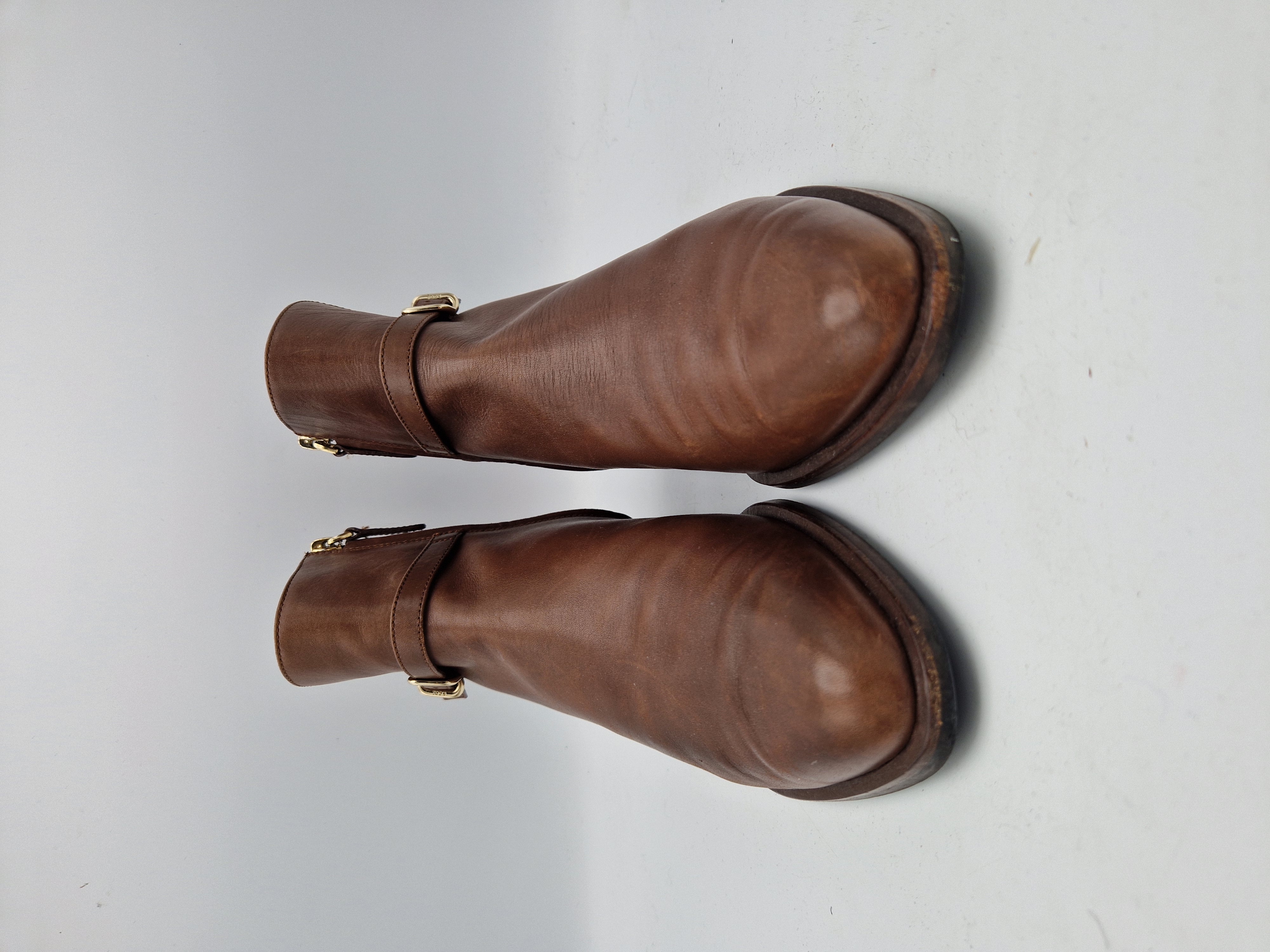 Tod's enkellaarsjes. Maat 40. Bruin/leer.