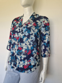 NYDJ blouse top met V-hals. Mt. 38/40. Blauw/print.