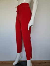 Studio Anneloes pantalon. Maat M. Rood/travelstof