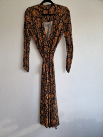 Juffrouw Jansen wikkeljurk. Maat S. Botanische print.