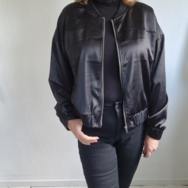 Freequent bomber jasje Flitz. Maat L. Zwart/satijn