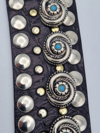 Nanni tailleriem. 85 cm. Leer/studs.