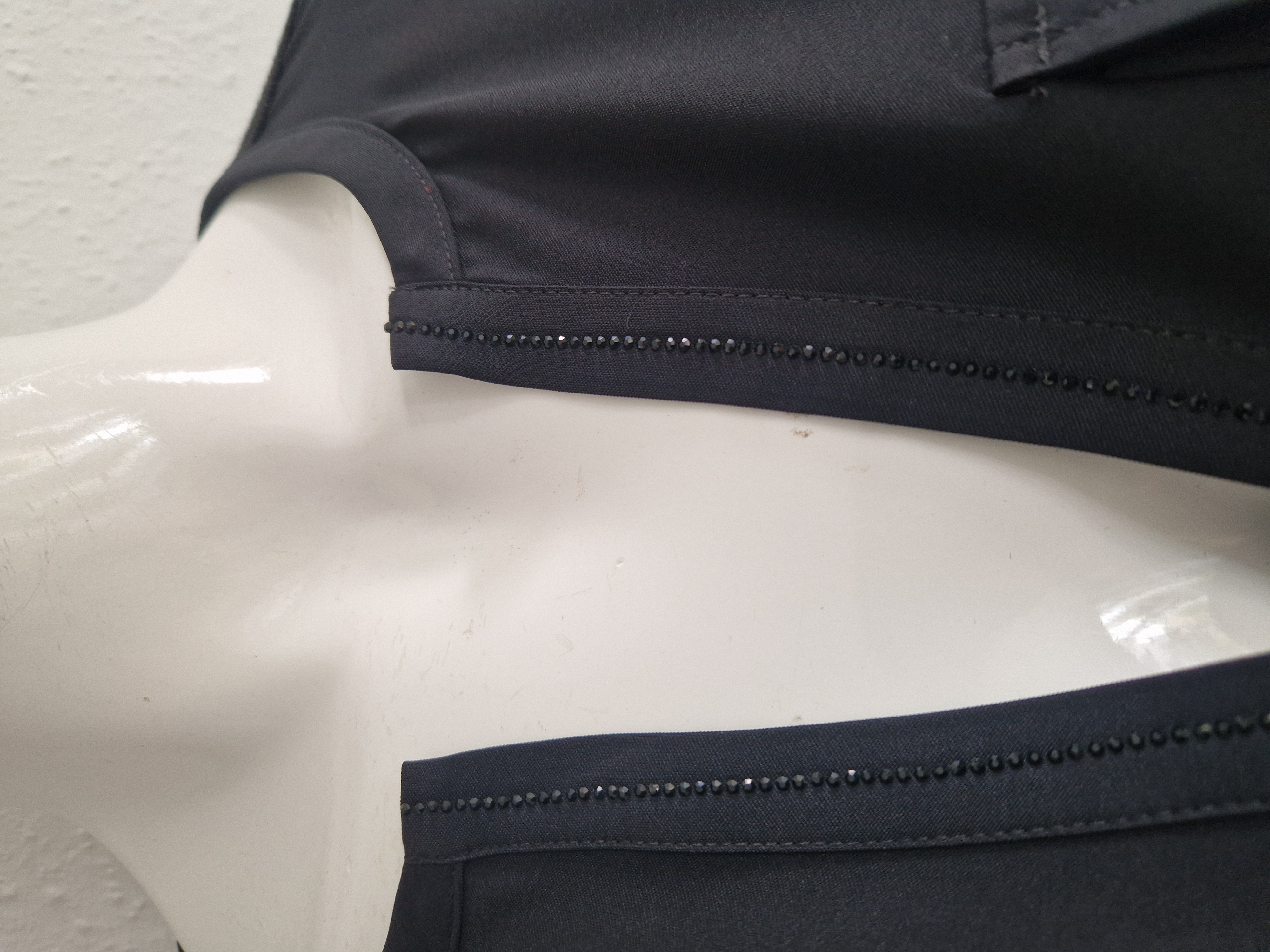 Monari blouse top met V-hals. Maat 36,Zwart