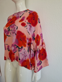 Essentiel Antwerp Blushing Floral top. Maat S. Roze/rood.