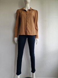 Triple Nine blouse Peggy. Maat M. Karamel/travelstof.