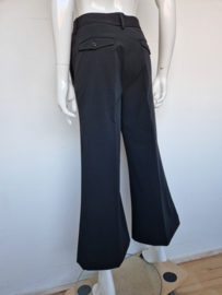 Closed flared pantalon. Mt. 28, Zwart.