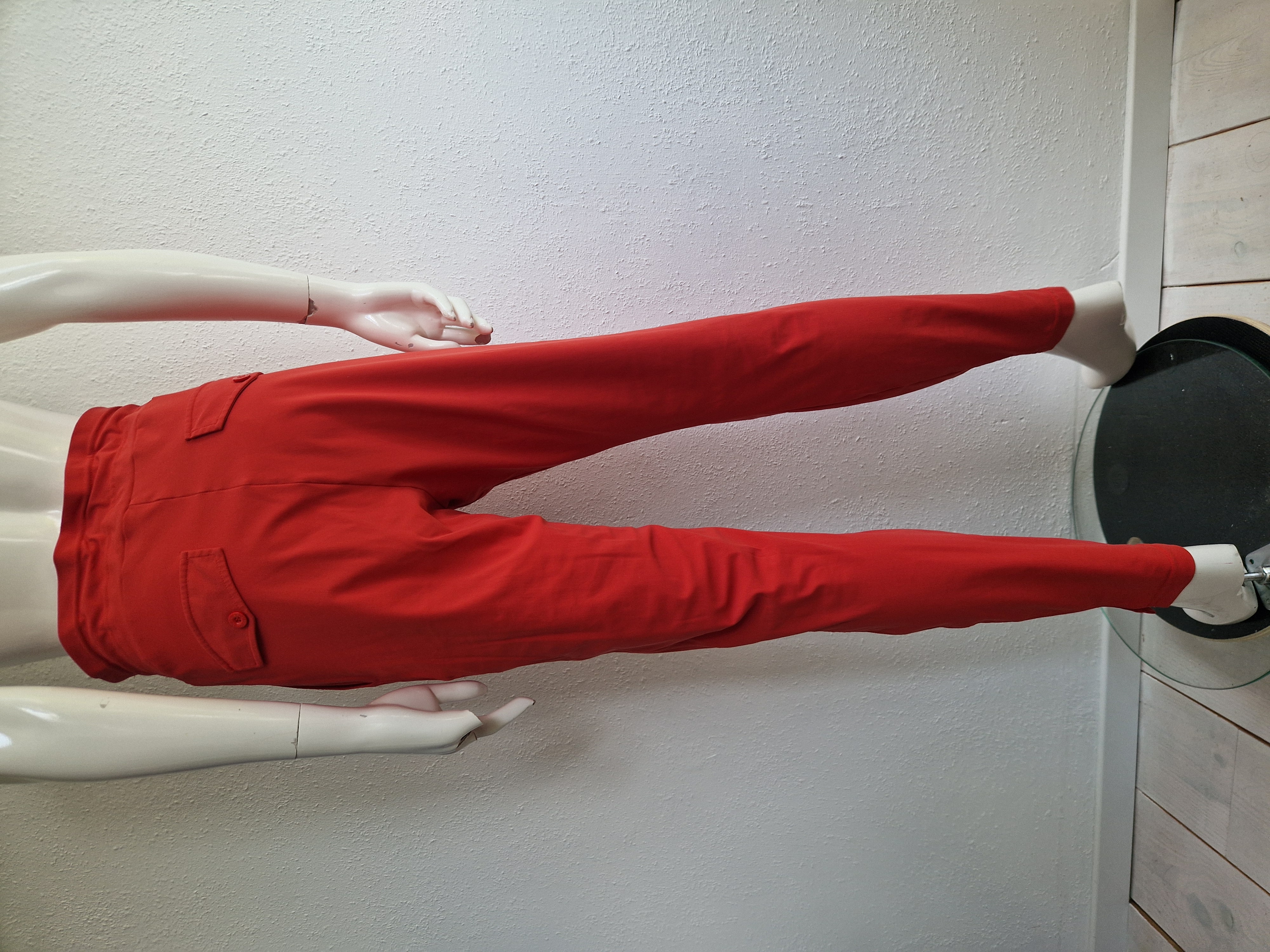 Studio Anneloes pantalon. Maat M. Rood/travelstof.