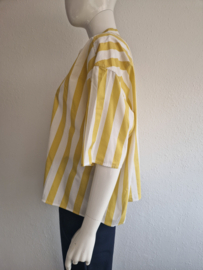 Closed blouse. Maat S/M. Geel/wit gestreept.
