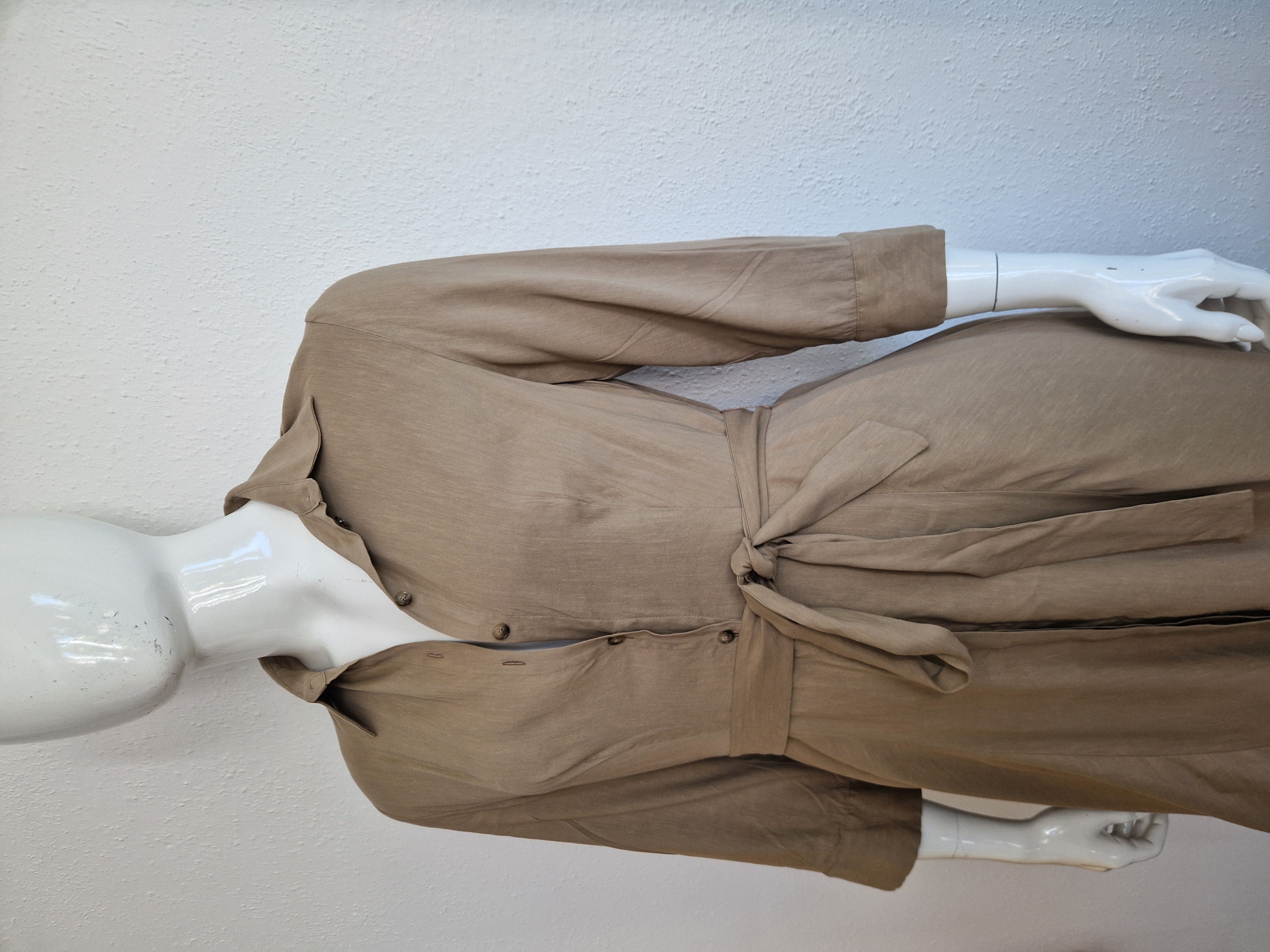 Marc Cain doorknoopjurk. Maat 5. Camel/linnenblend.