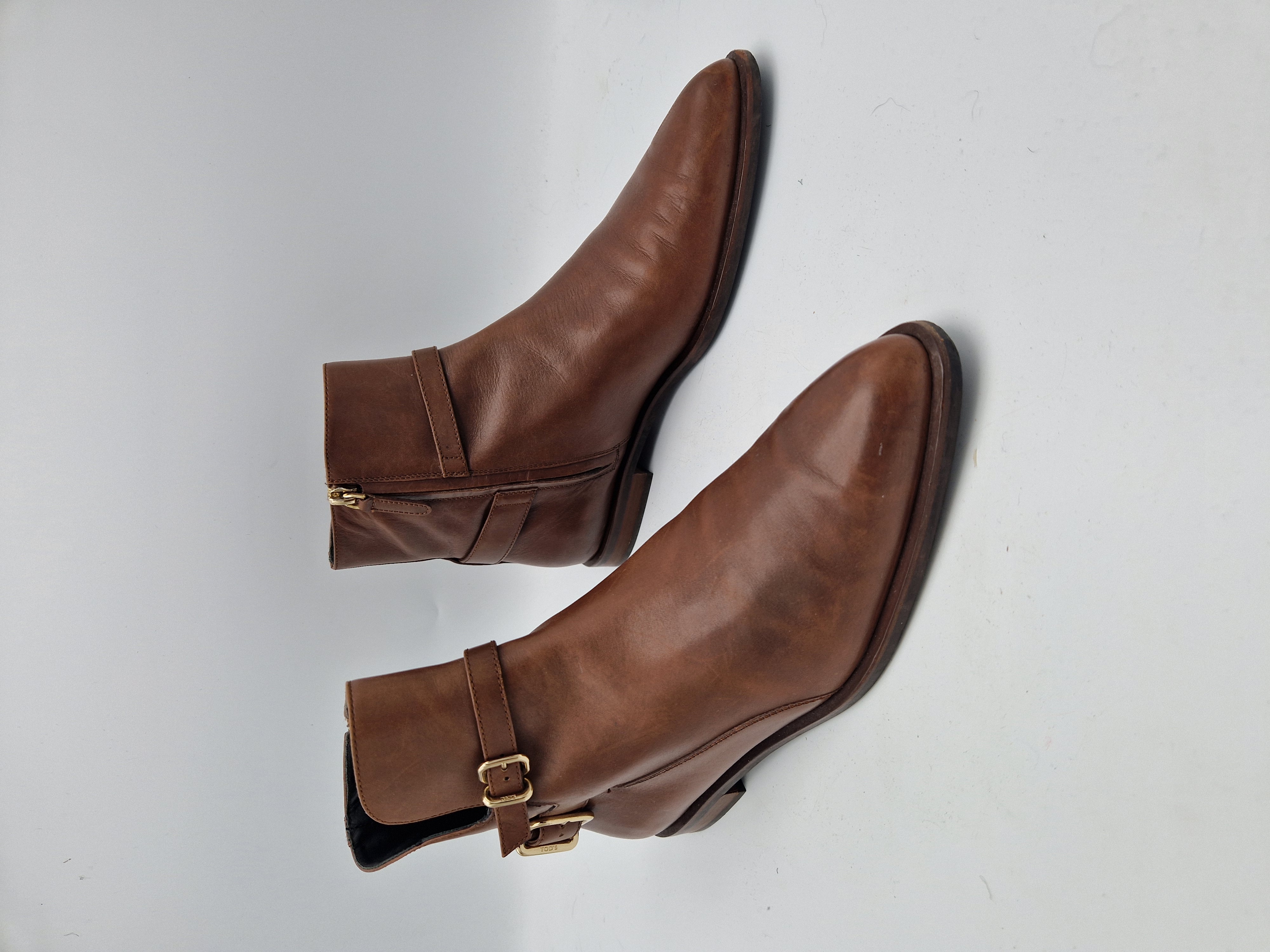 Tod's enkellaarsjes. Maat 40. Bruin/leer.