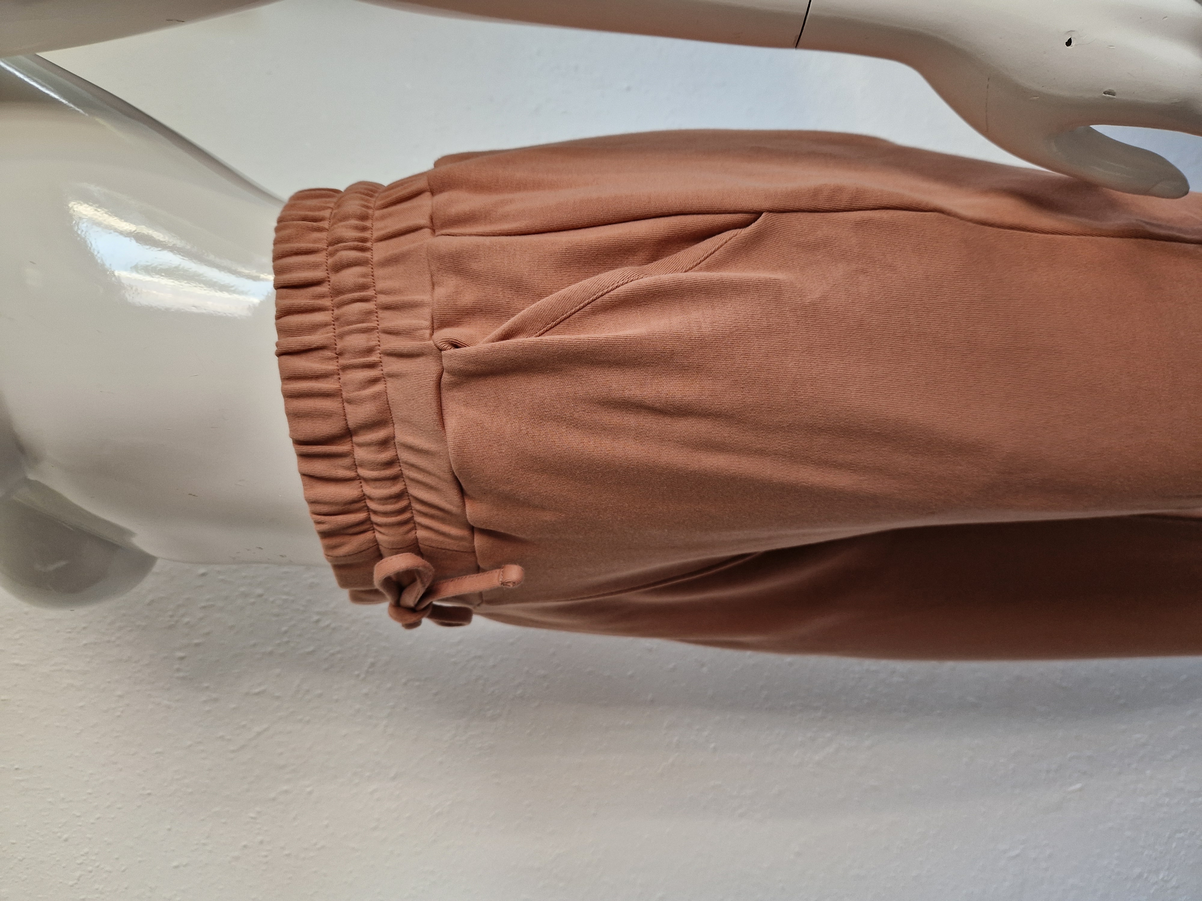 Riani jogging pantalon. Maat 36, Karamel.