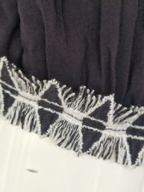 Dante6 zwarte blouse met borduursels. Maat 2