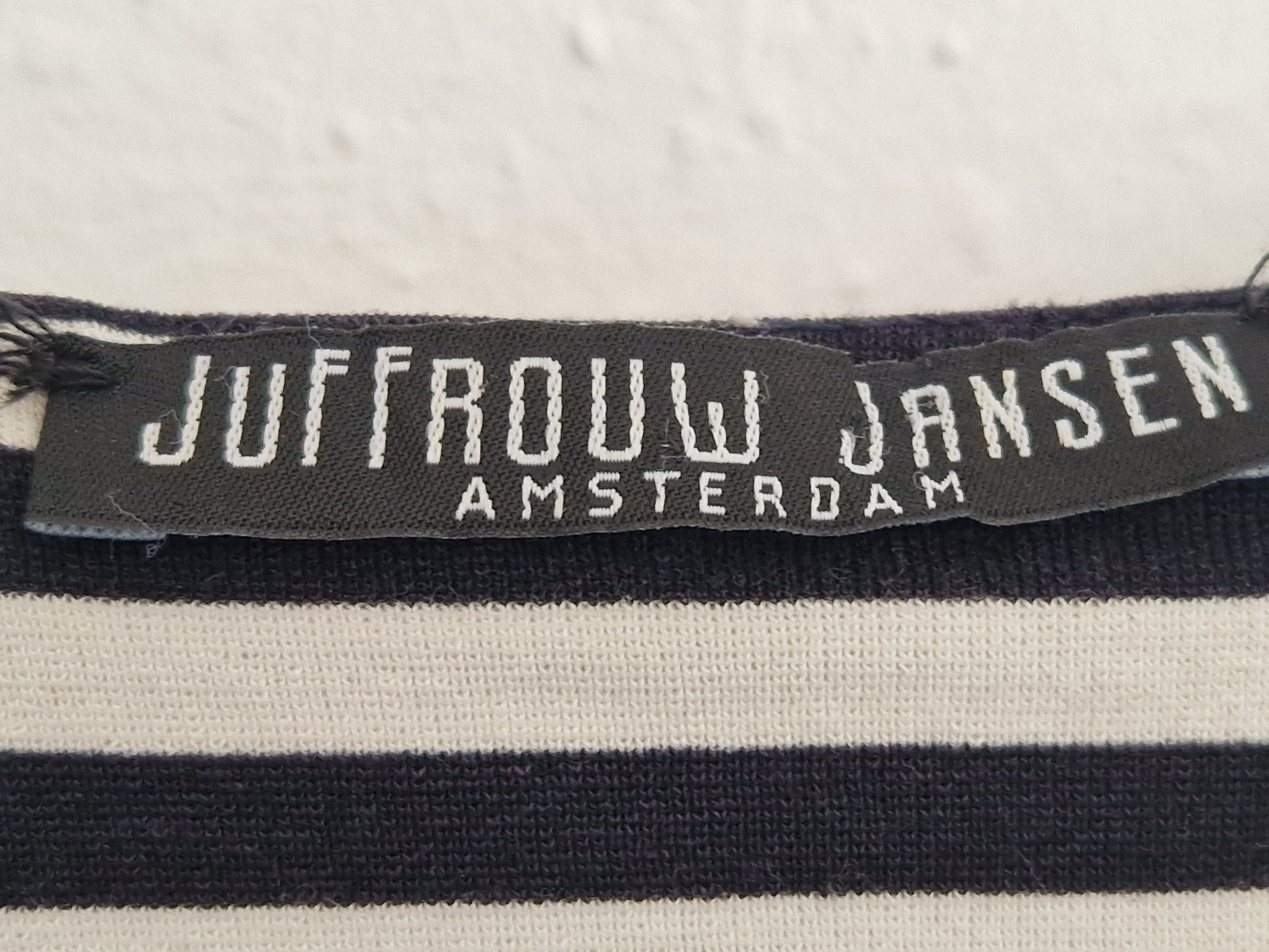 Juffrouw Jansen vest. Maat 36, Zwart/wit gestreept.