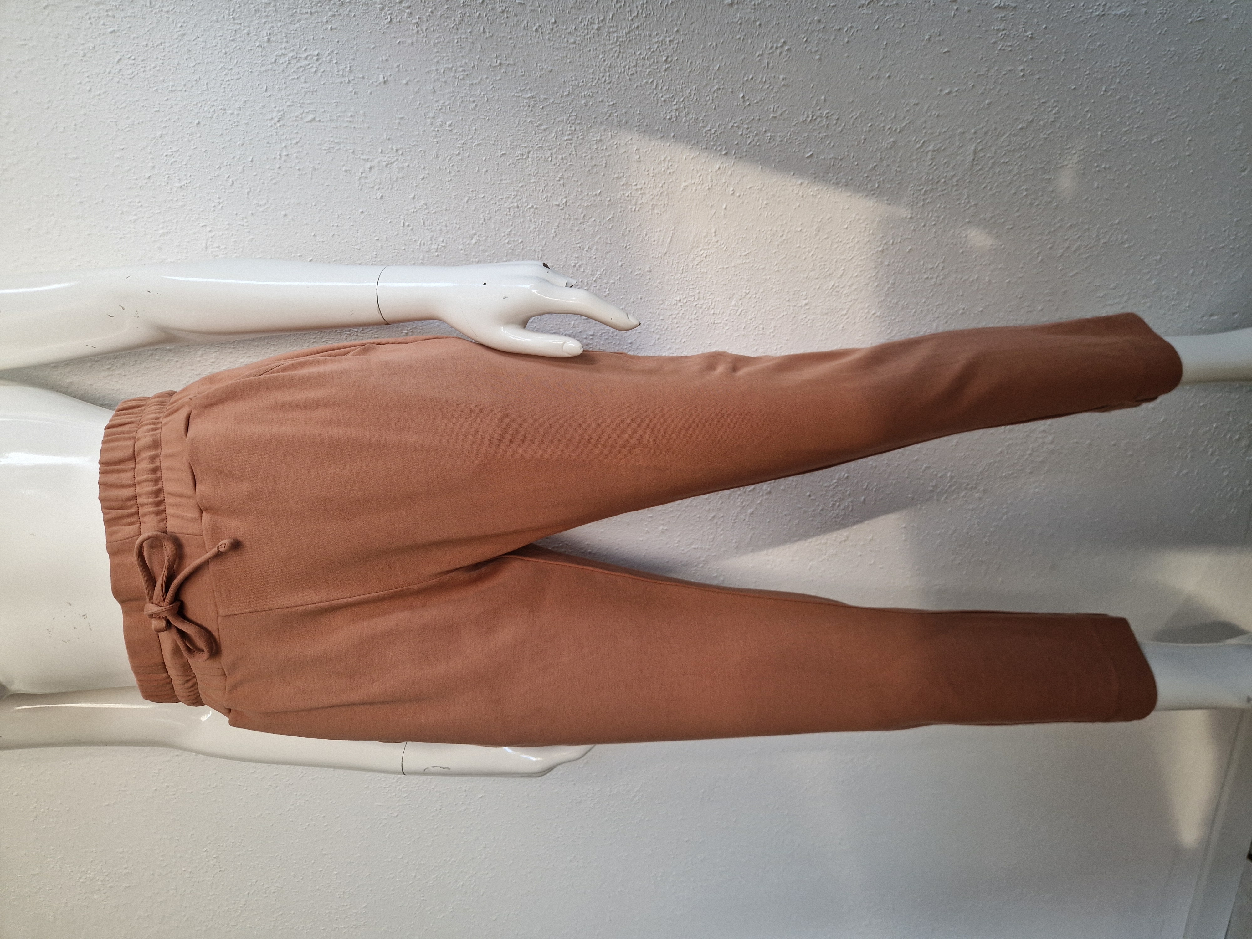 Riani jogging pantalon. Maat 36, Karamel.