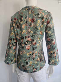 Gustav top. Maat 40, Zacht groen/bloemenprint.
