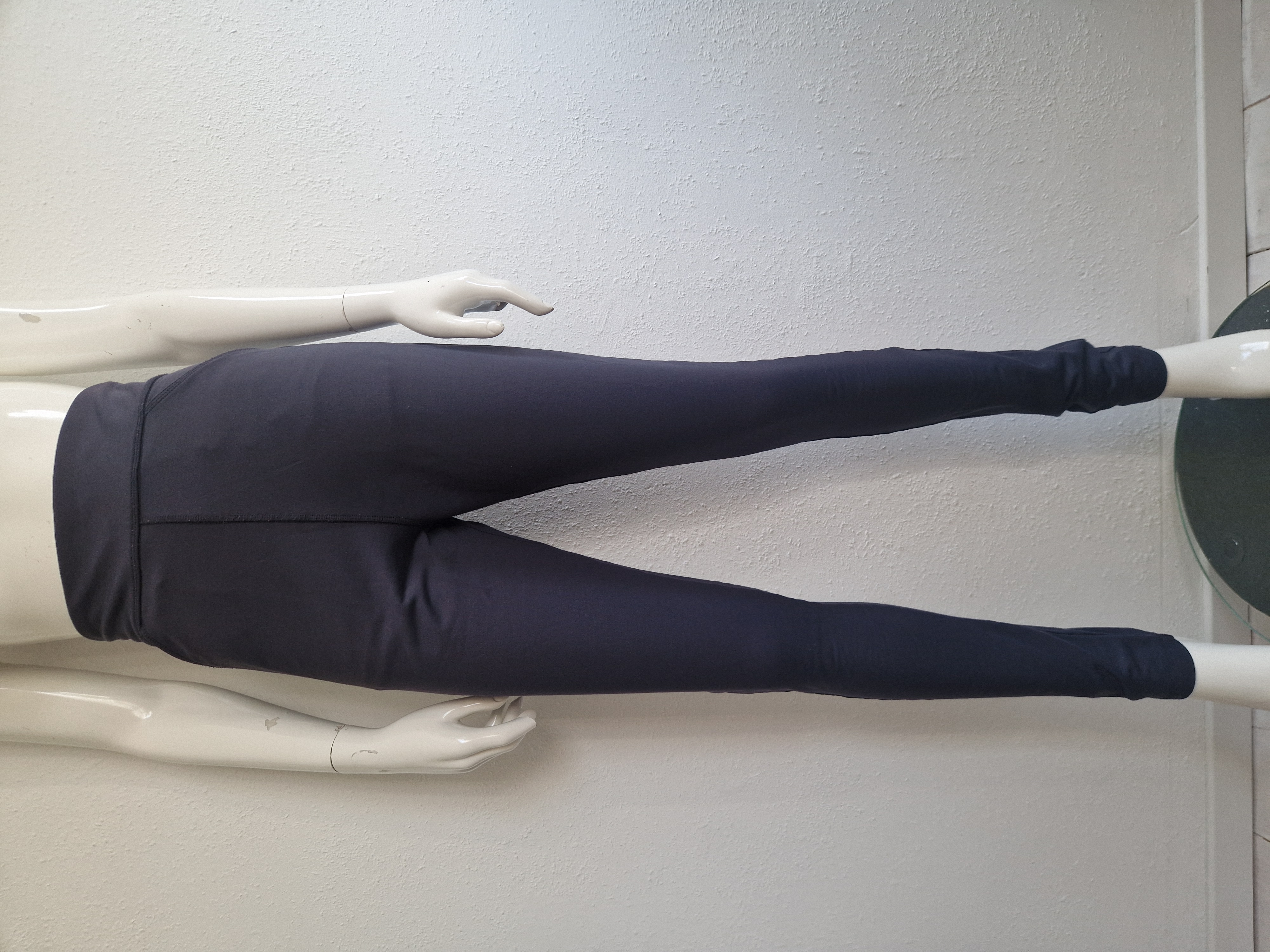 Trvl Drss pantalon. Maat M. Donkerblauw.