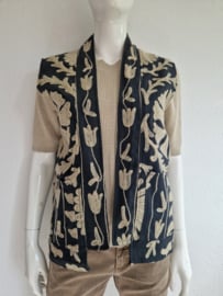 By Staer vest Isolde. Maat M. Antraciet/beige/ Suzani