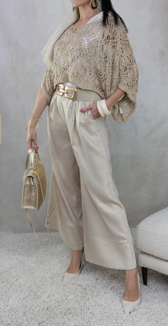 New Collection top. Maat AS, Goudkleurig