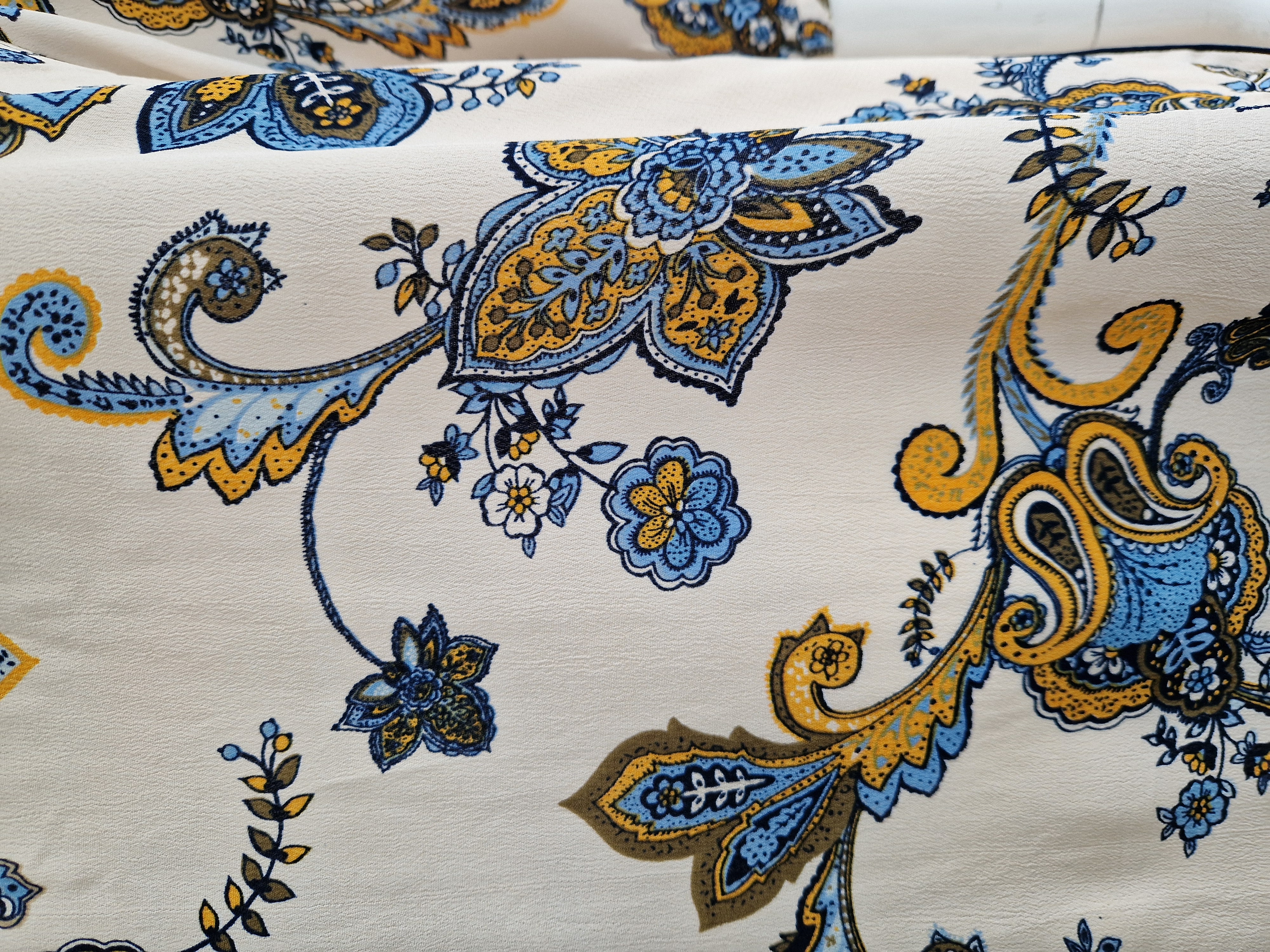 Freequent zomerjurk. Maat S. Crème/paisleyprint.
