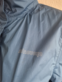 Ayacucho dames regenjas.Maat M. Petrol.