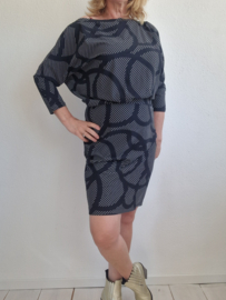 Studio Anneloes jurk Maren Circle. Maat M. Zwart/travelstof.