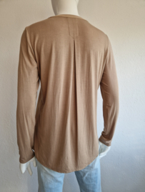 Milano Italy blouse. Maat L. Karamel.