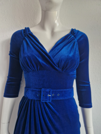 Feestjurk blauw velours. Maat 34.