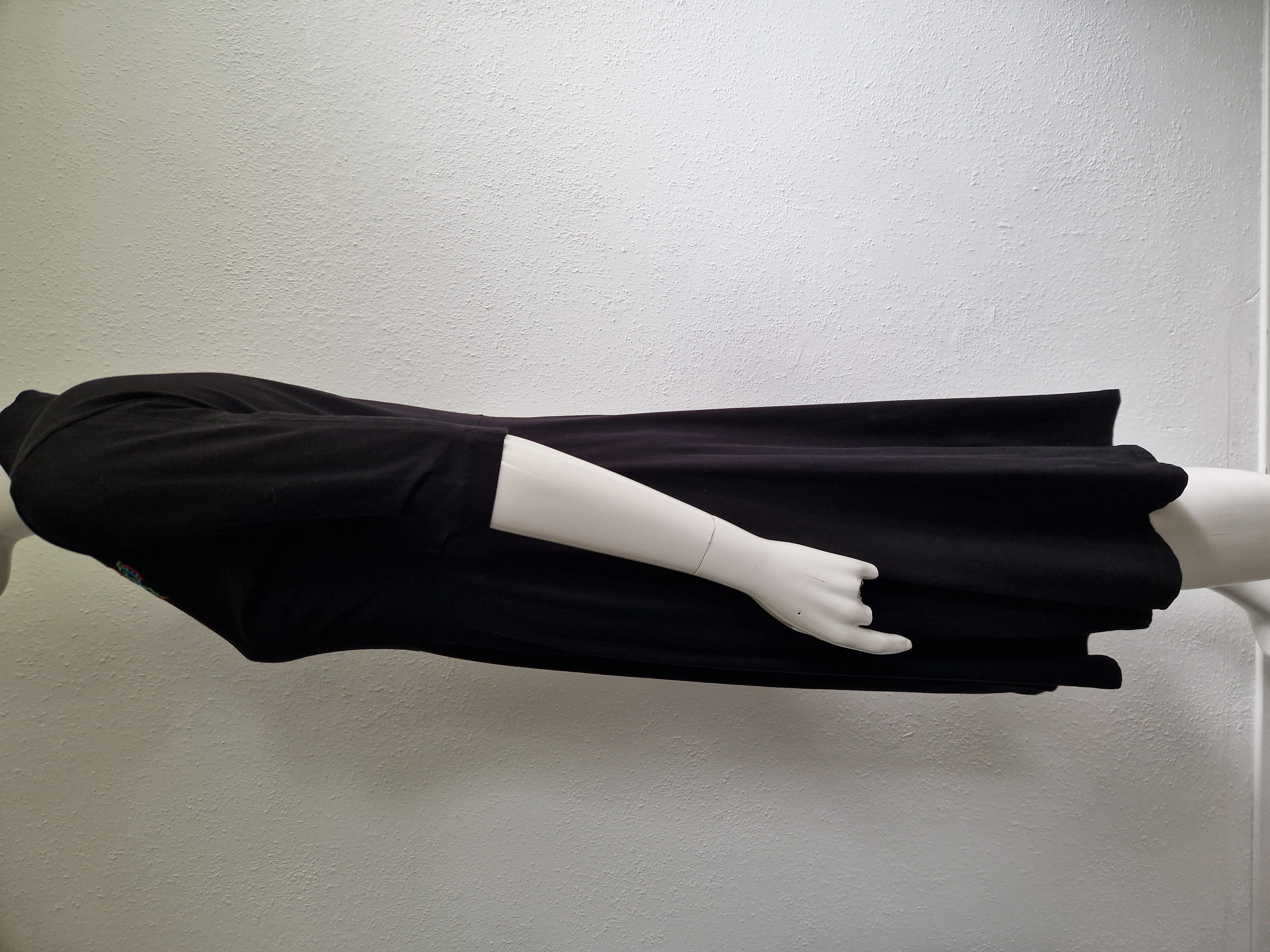 Lien & Giel jurk. Maat L. Zwart/borduursels.