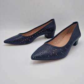 Pollini pumps. Maat 41, Donkerblauw/opengewerkt leer.