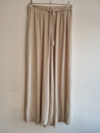 Vanilia Wide Leg Pant – Kit. Maat 40, Licht beige.