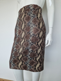 Ana Alcazar rok. Maat 40. Snakeprint.