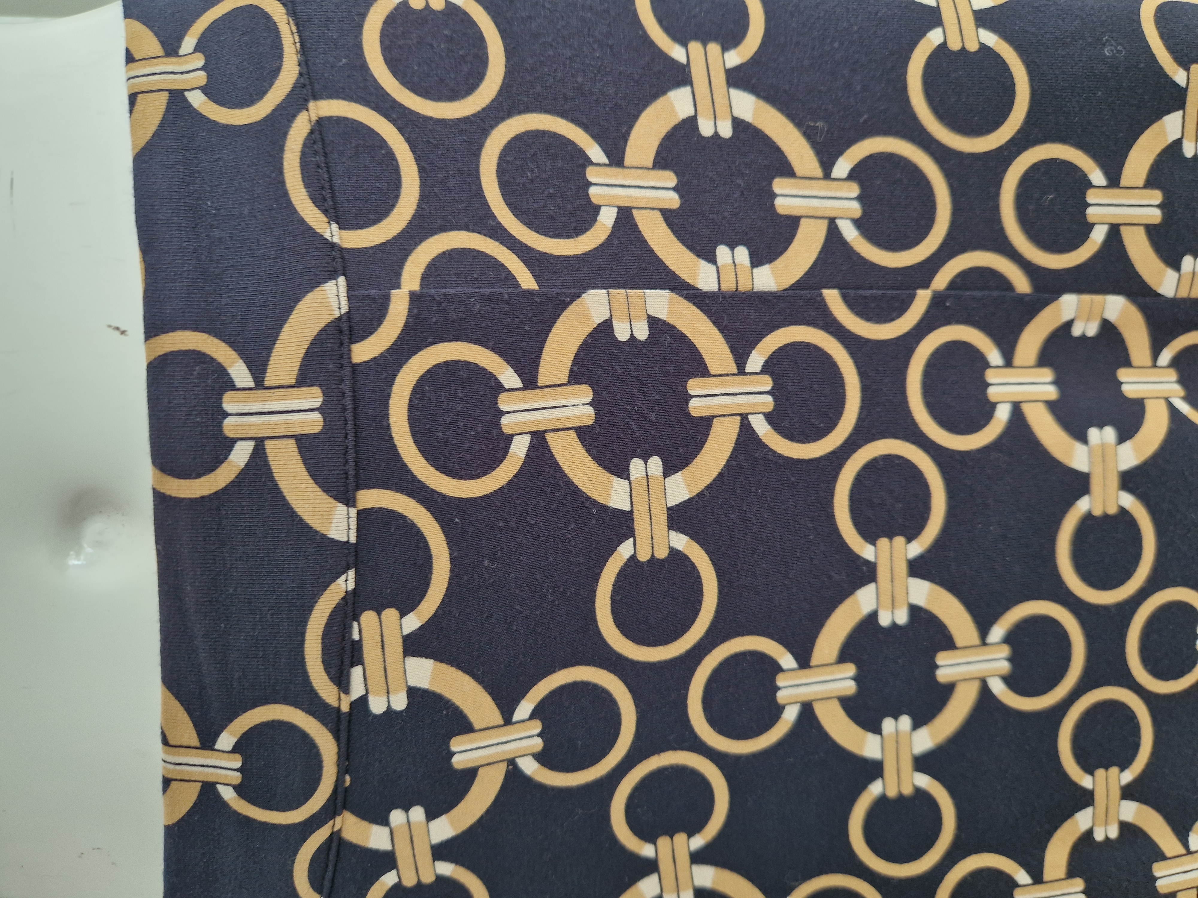 Esqualo maxi rok. Maat XS. Zwart/kettingprint.