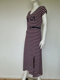 IN-CA maxidress. Mt. M. Blauw/wit/rood gestreept.