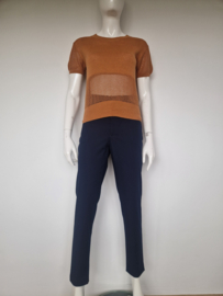 Closed opengewerkte knit top. Maat XS. Camel.
