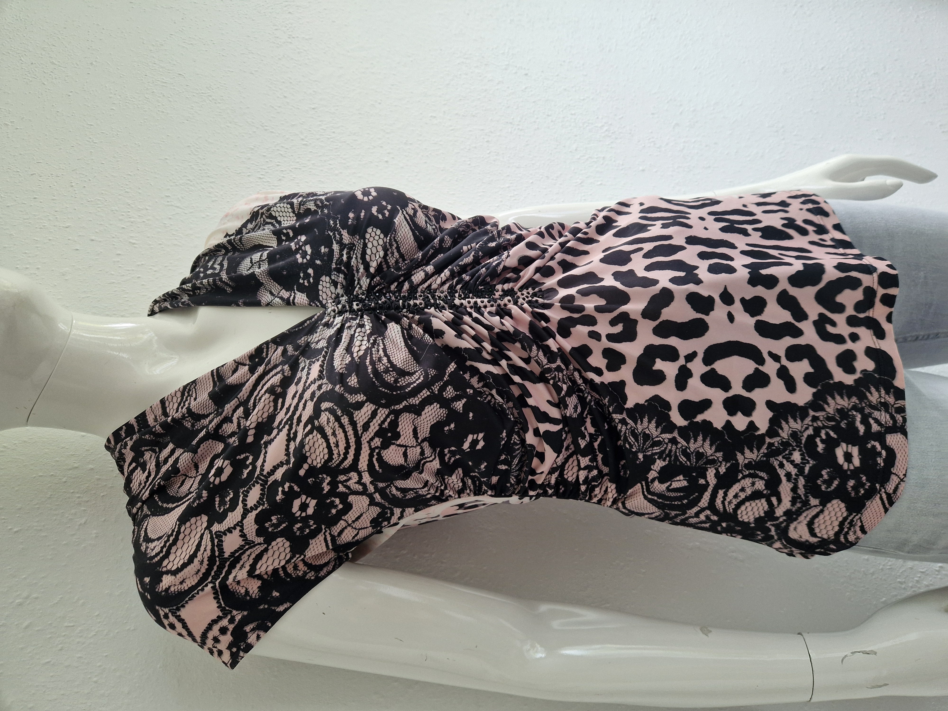 Etoile du Monde top. Maat 2. Roze/zwart