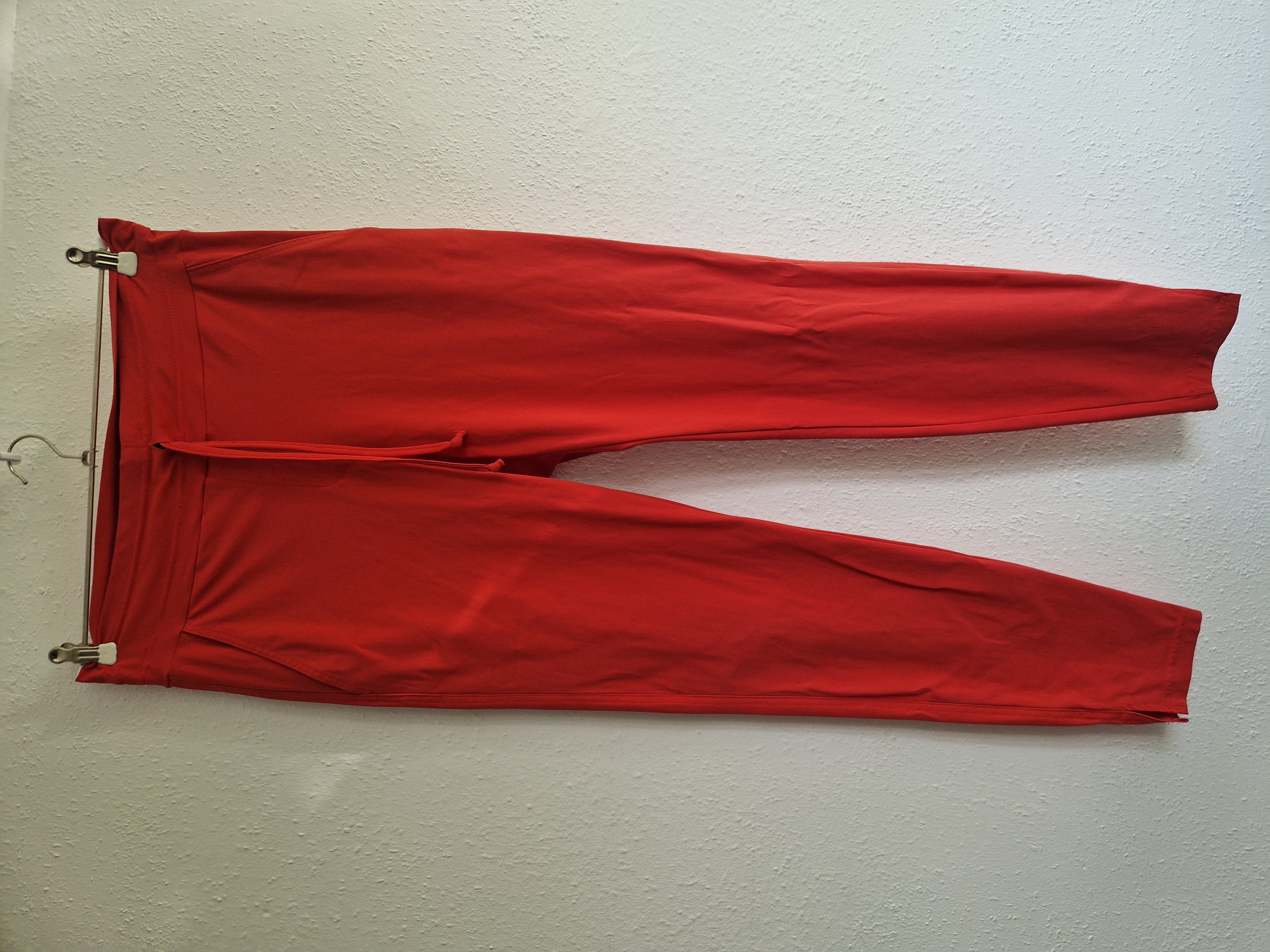Studio Anneloes pantalon. Maat M. Rood/travelstof.
