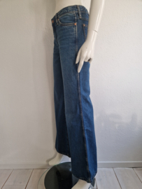 Wrangler flared jeans Wanderer. Maat 26/32, Blauw.