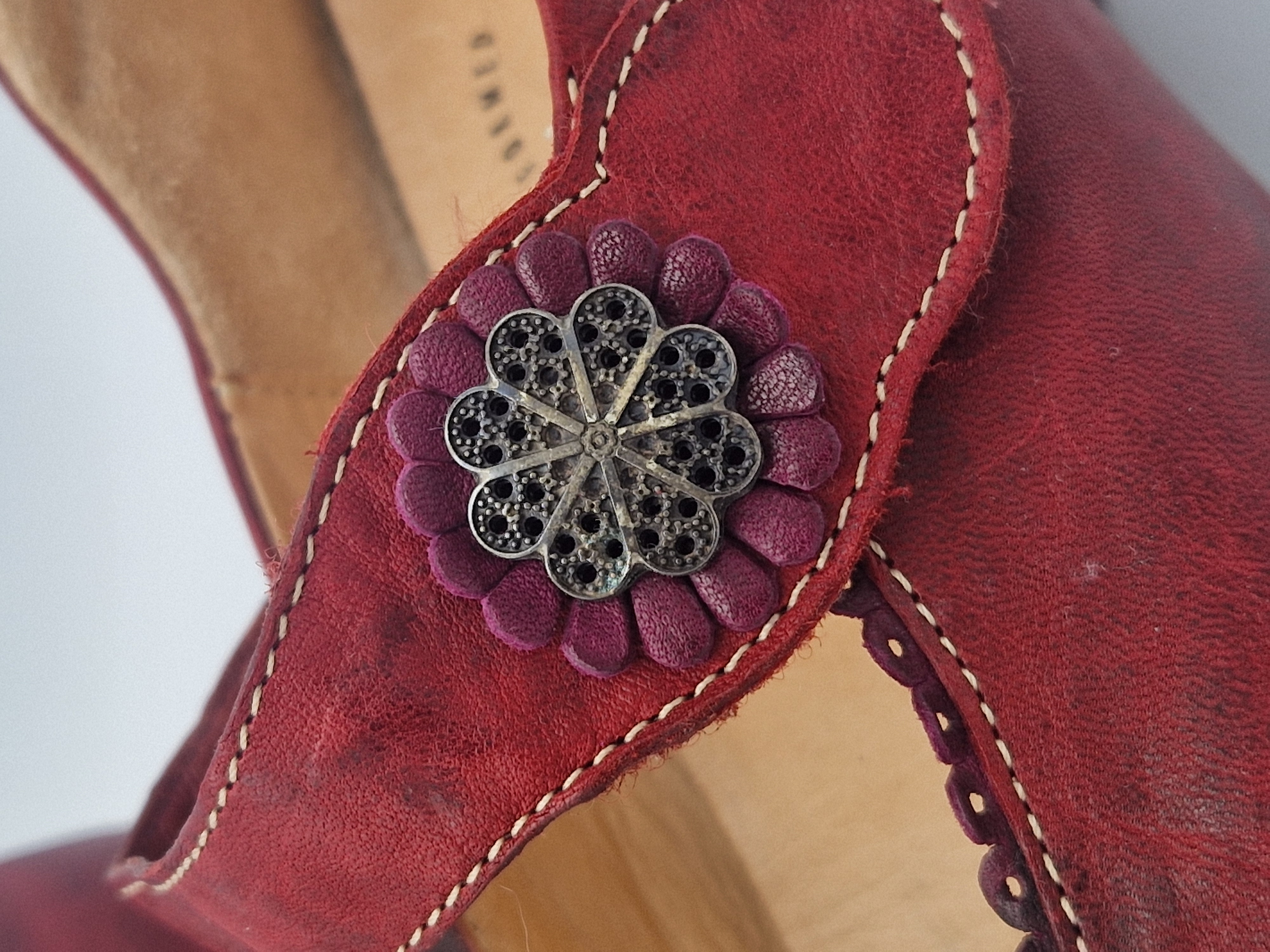 Think! Pumps. Maat 38,5, Rood gemêleerd/ leer