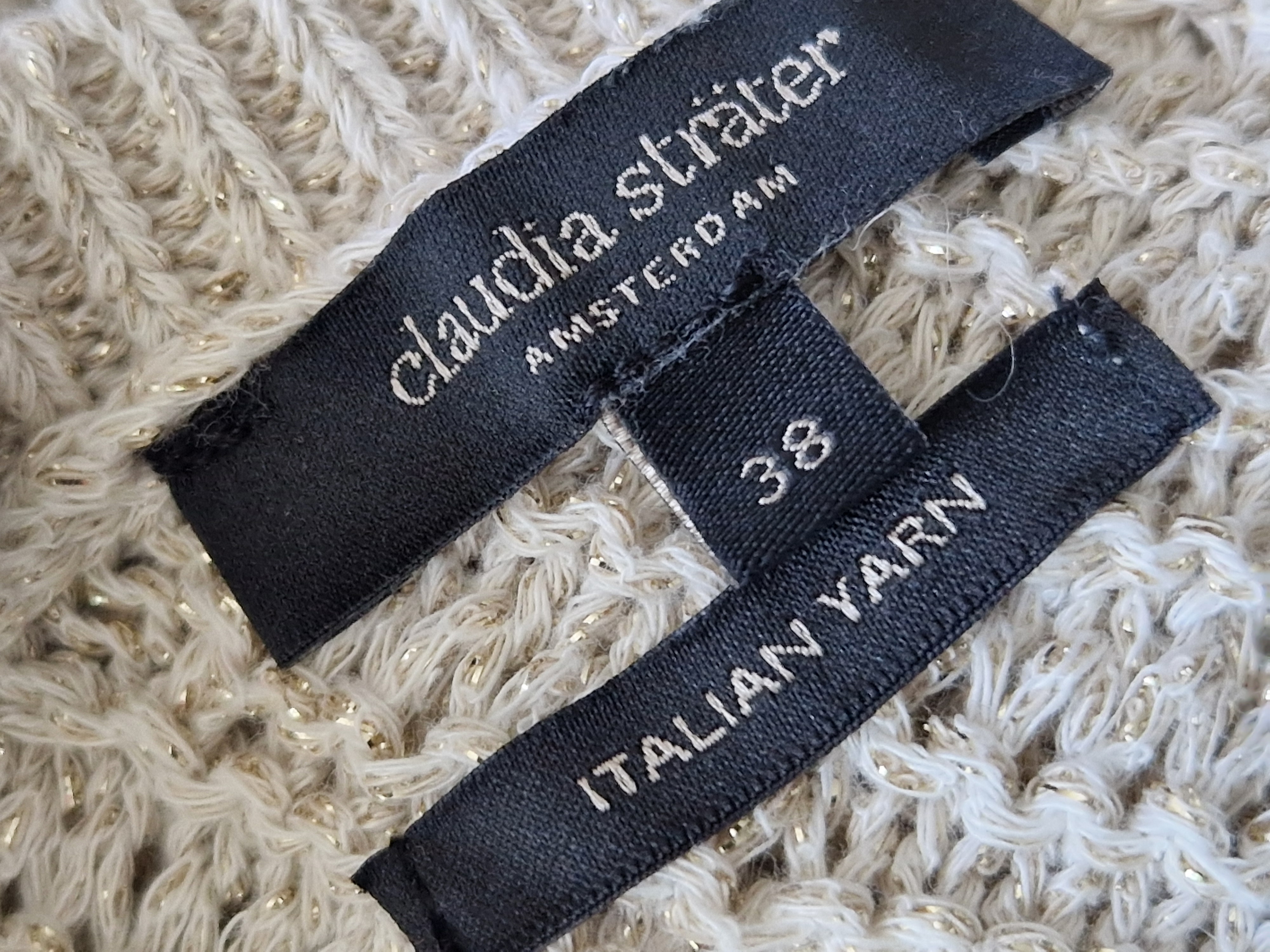 Claudia Sträter trui met V-hals. Maat 38, Crème/goud.