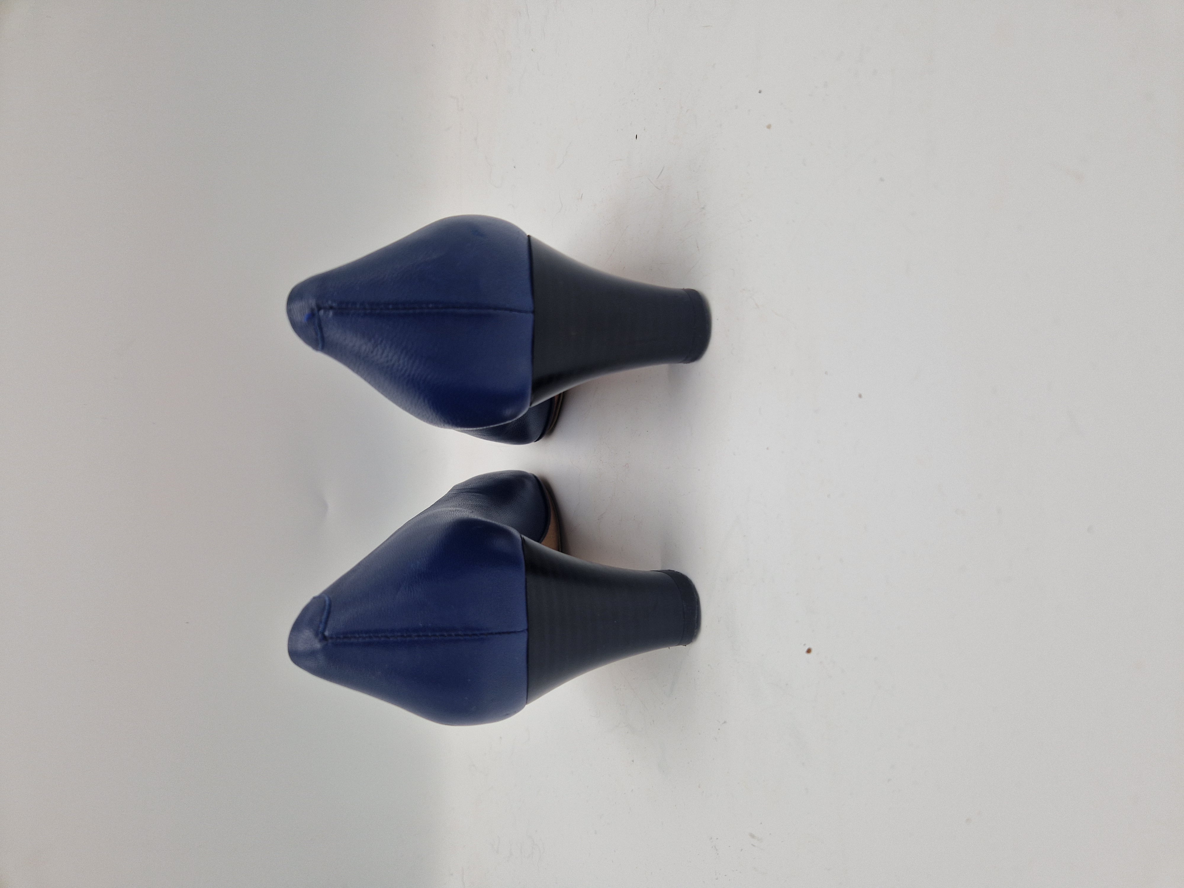 Voltan pumps. Maat 40, Donkerblauw/leer.
