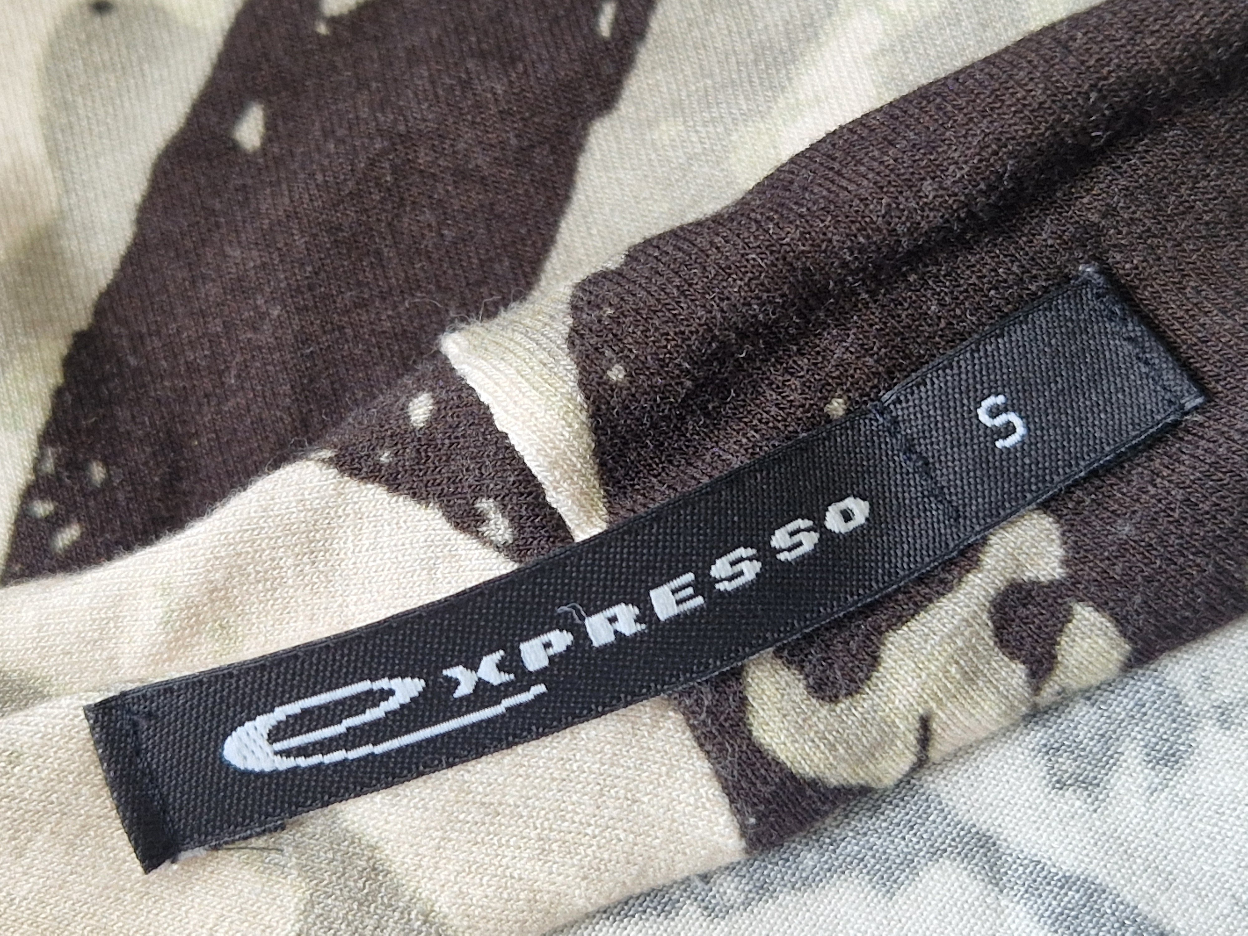 Expresso watervalhals. Maat S. Print.