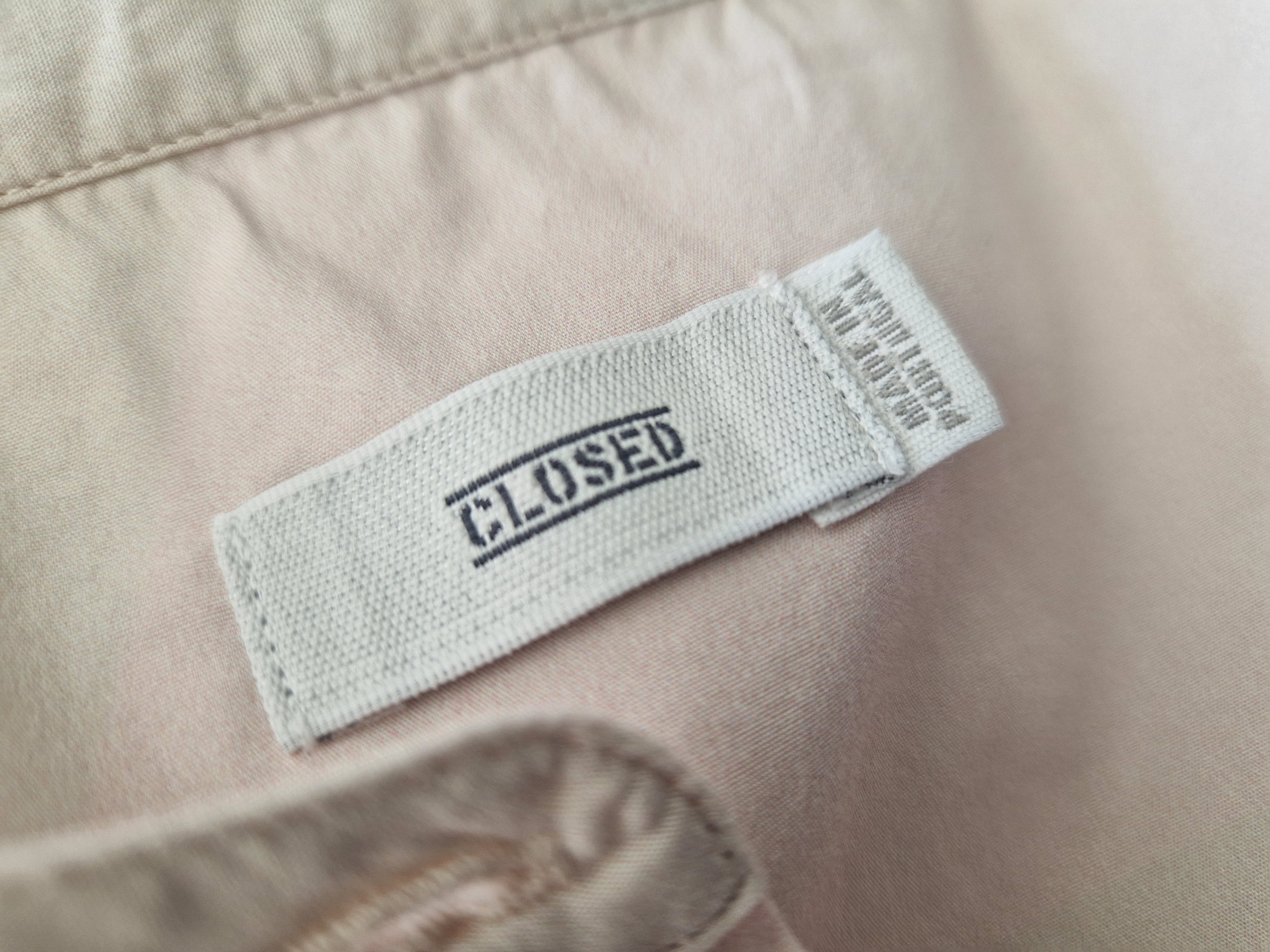 Closed blouse. Maat S/M. Wit/roze.