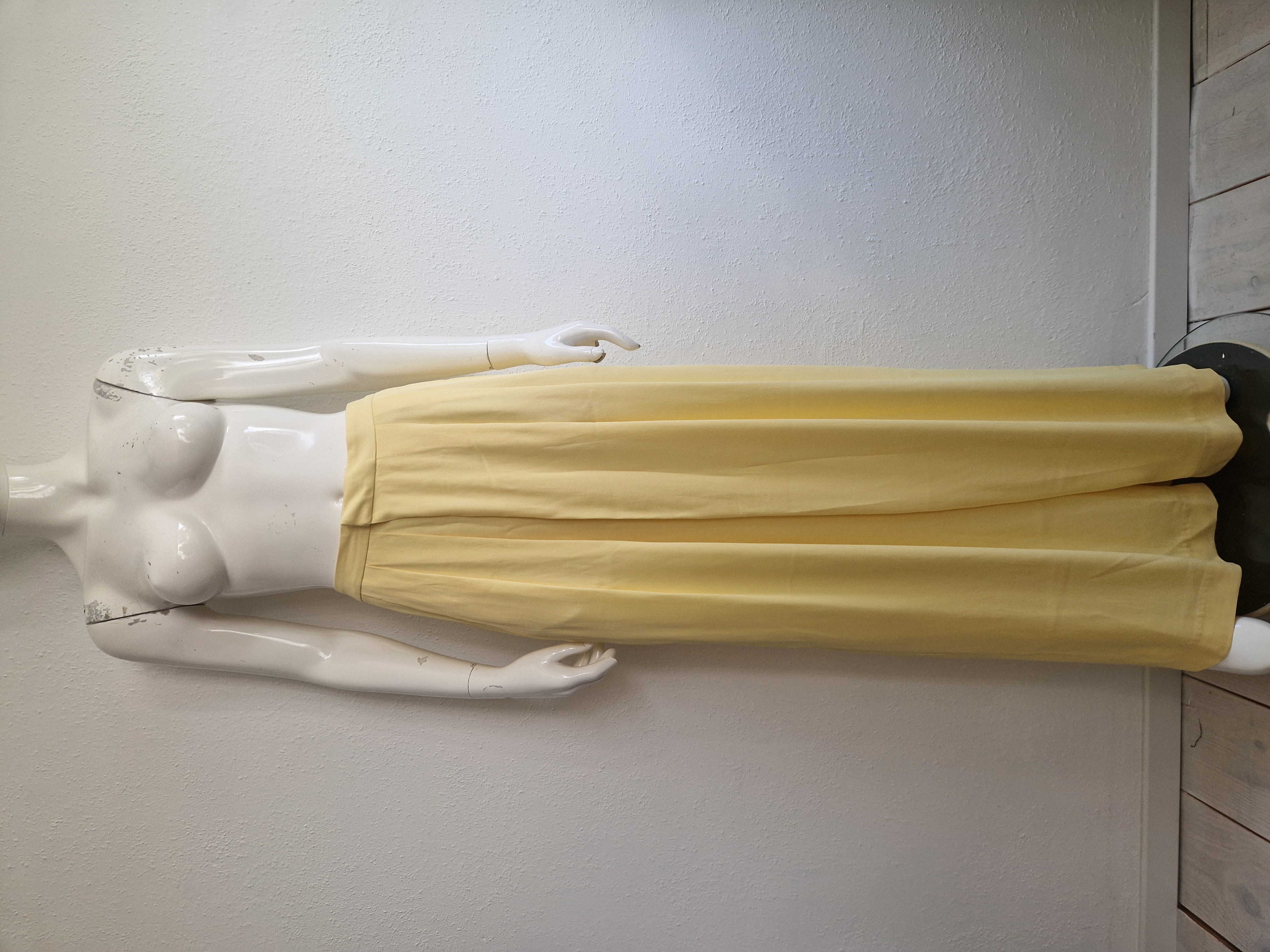 Closed pants Zola Yellow Orchid. Maat 30,